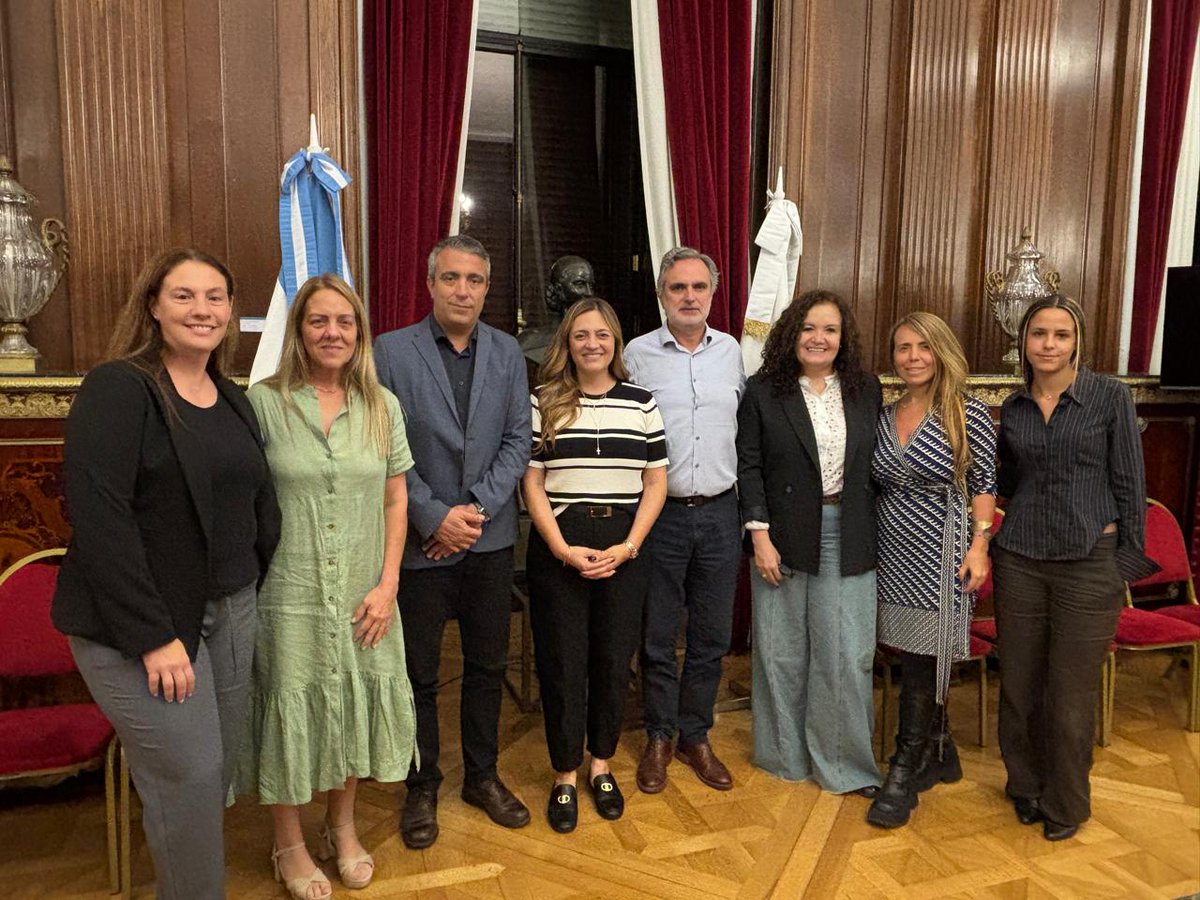 terelunalarioja's tweet photo. La Vicegobernadora @TeresitaMadera junto a autoridades @LegisCABA y @lconectadas avanzando en la consolidación (y federalización) de esta red de comunicación institucional de los poderes legislativos de todo el País entre si y con la ciudadanía. @lconectadas https://t.co/aMHHLVZtEM