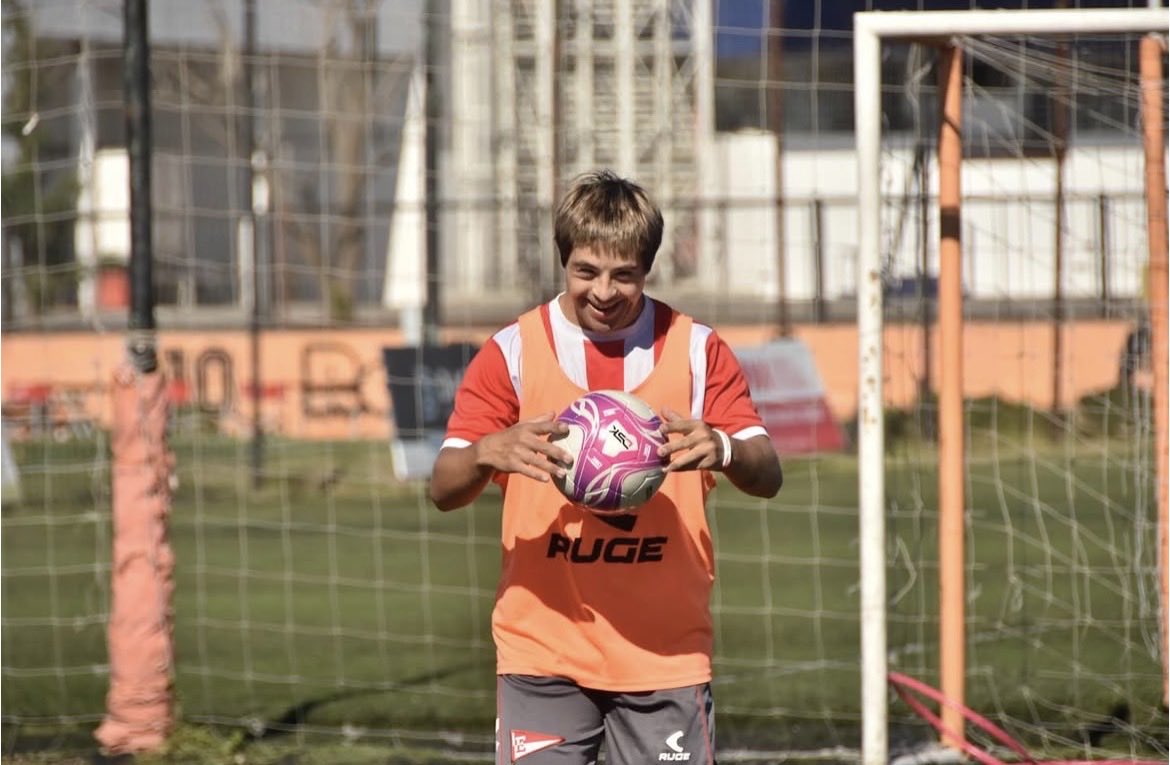 leamaza's tweet image. #EDLP #AFA 🚨 @Fundacionedelp dio inicio a los entrenamientos del Fútbol Inclusivo. El proyecto garantiza el acceso al deporte en igualdad de condiciones y será financiado durante todo 2026, en conjunto con ADEDIS, fortaleciendo el compromiso del club con la transformación