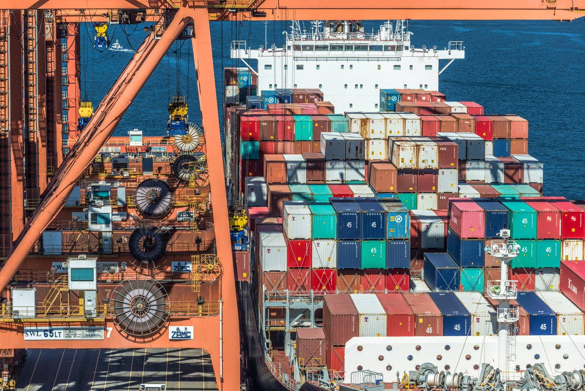 nmgcanada's tweet photo. Les PME dépendent des chaînes d’approvisionnement mondiales pour rester compétitives. Des producteurs internationaux à votre commerce local, les membres de la CMC assurent la circulation des marchandises 24/7 et soutiennent les entreprises partout au Canada. https://t.co/cIivgP6cHU