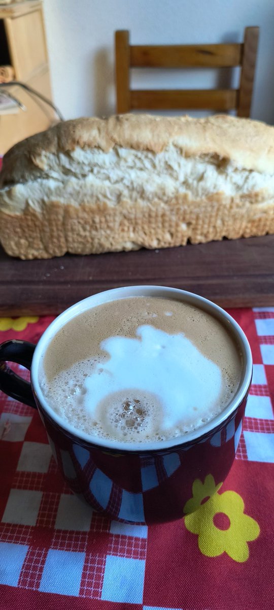 Café ☕ + pan 🍞 <a href="/dalgrev/">Guty Fuentes</a>
