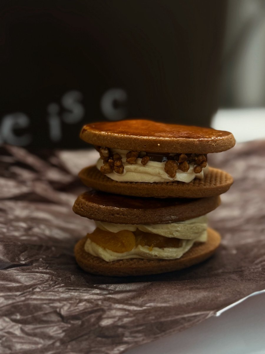 아니 여기 꼭 가세요
오늘 열어서 가봤는데 전부다 미친맛인데요
주인분이 프랑스가서 배워왔대요 .. 어쩐지 . . .