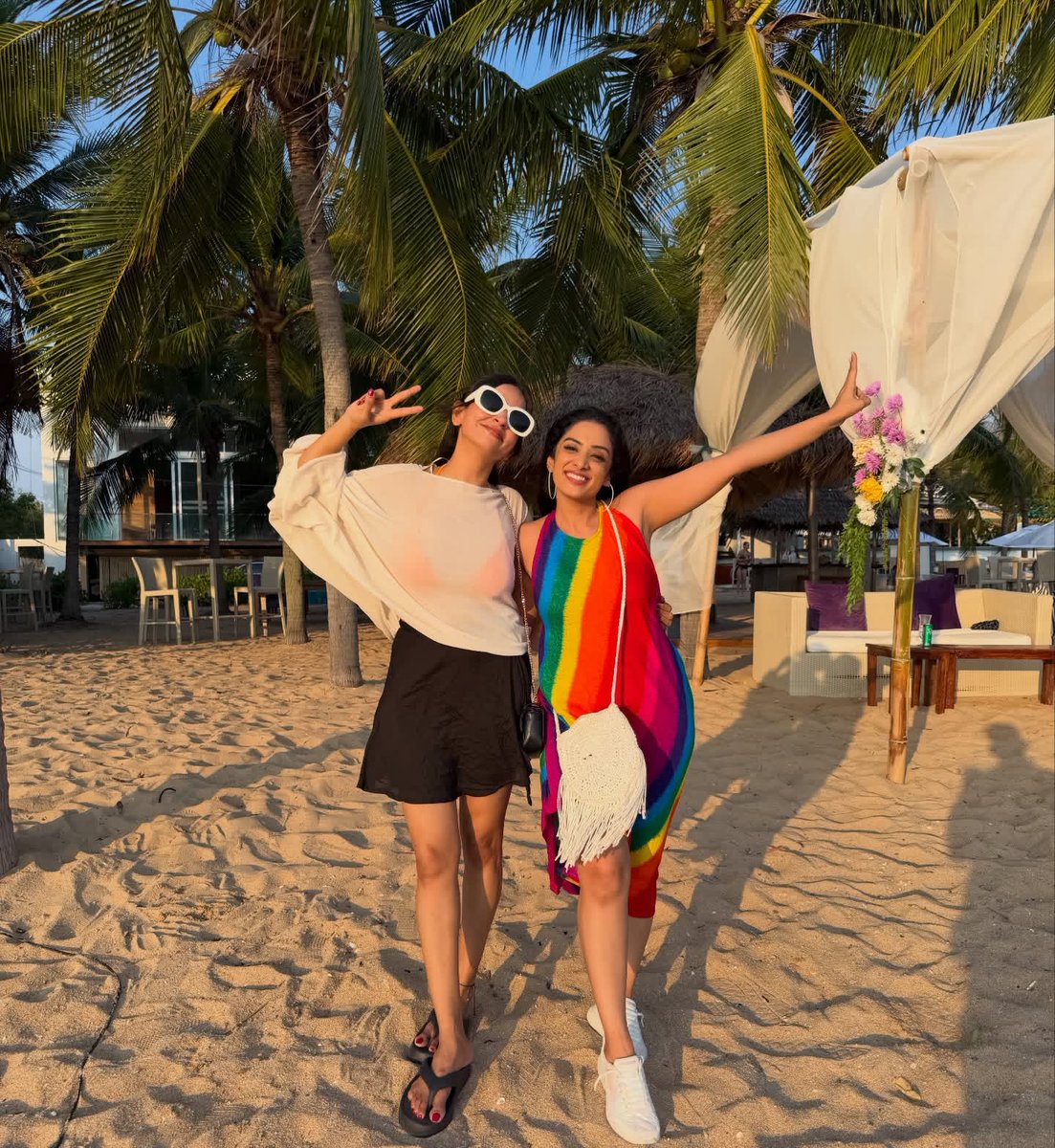 Weekendvibes_'s tweet image. Divya Ganesan and Diya Menon 🏝️🇹🇭

#Divya #DivyaGanesan
#DiyaMenon