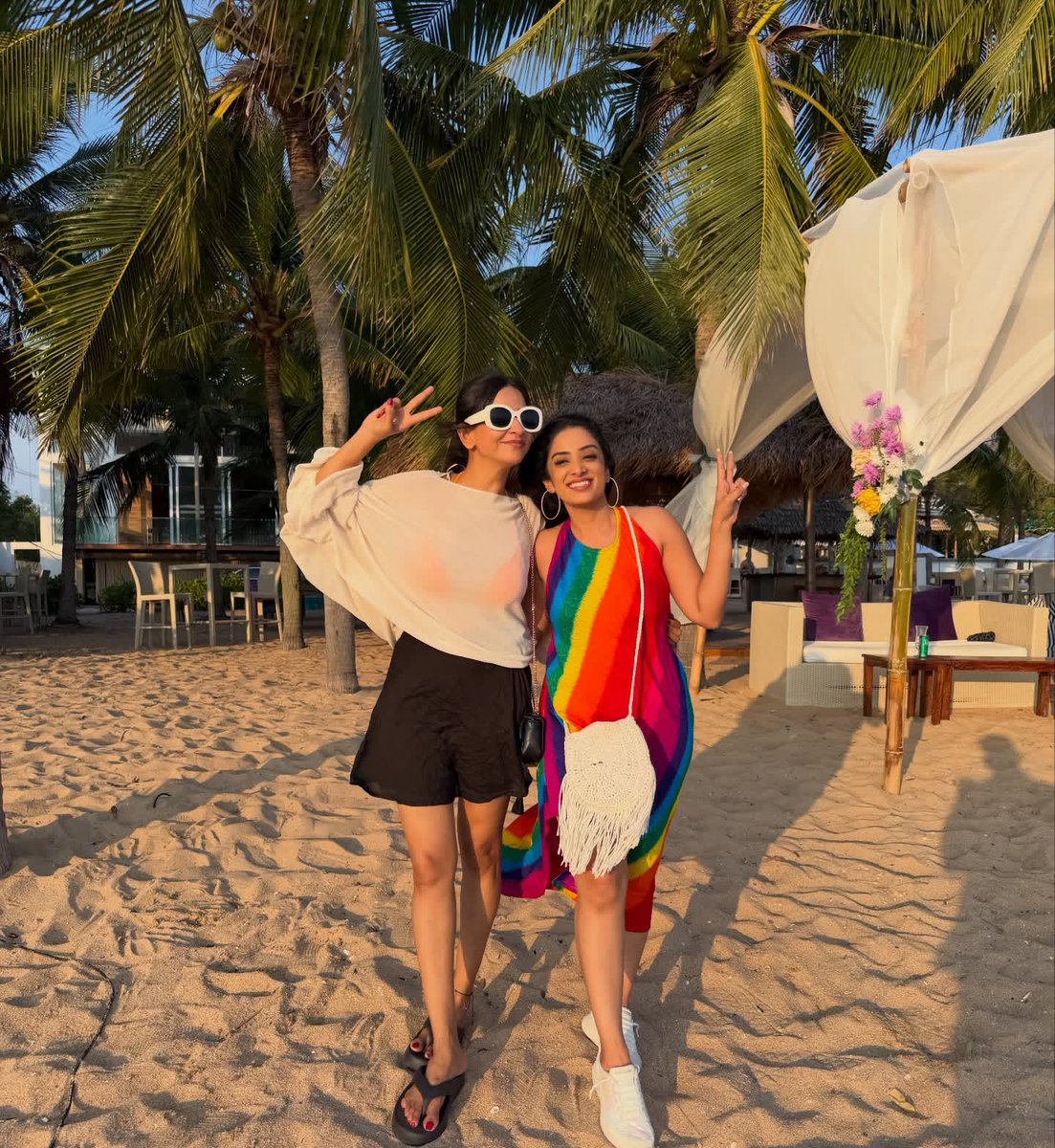 Weekendvibes_'s tweet image. Divya Ganesan and Diya Menon 🏝️🇹🇭

#Divya #DivyaGanesan
#DiyaMenon