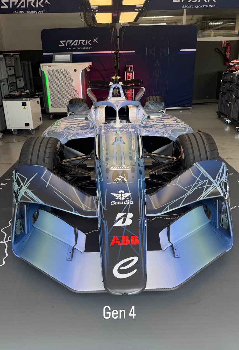 ポール・リカールで展示/走行してるフォーミュラEのGen1〜Gen4、ちゃんとFEのロゴがその当時使ってたロゴになってて嬉しすぎる！！

(JEVのストーリーから)
#FEjp