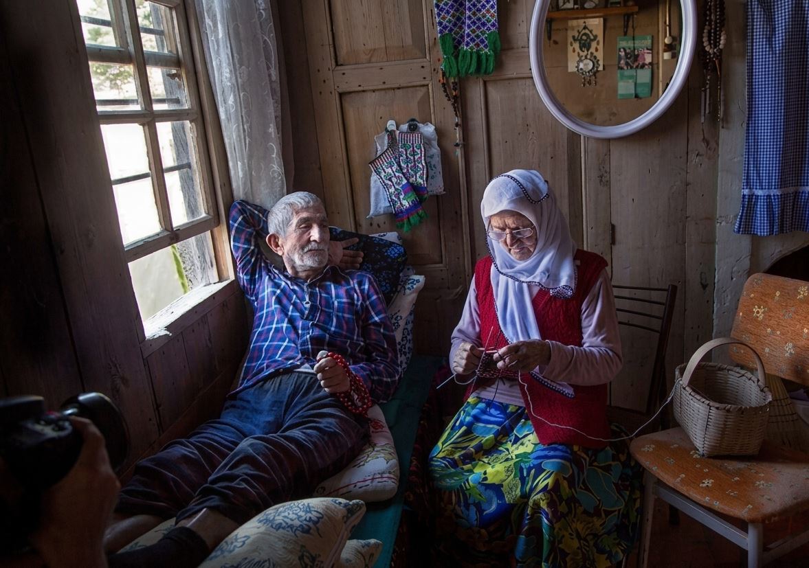 tariharsivi's tweet photo. Tek beyit ile tıbbî tedavi:

Ayağını sıcak tut, başını serin.
Bir işle meşgul ol, düşünme derin.. https://t.co/Nm7cpOtAGy