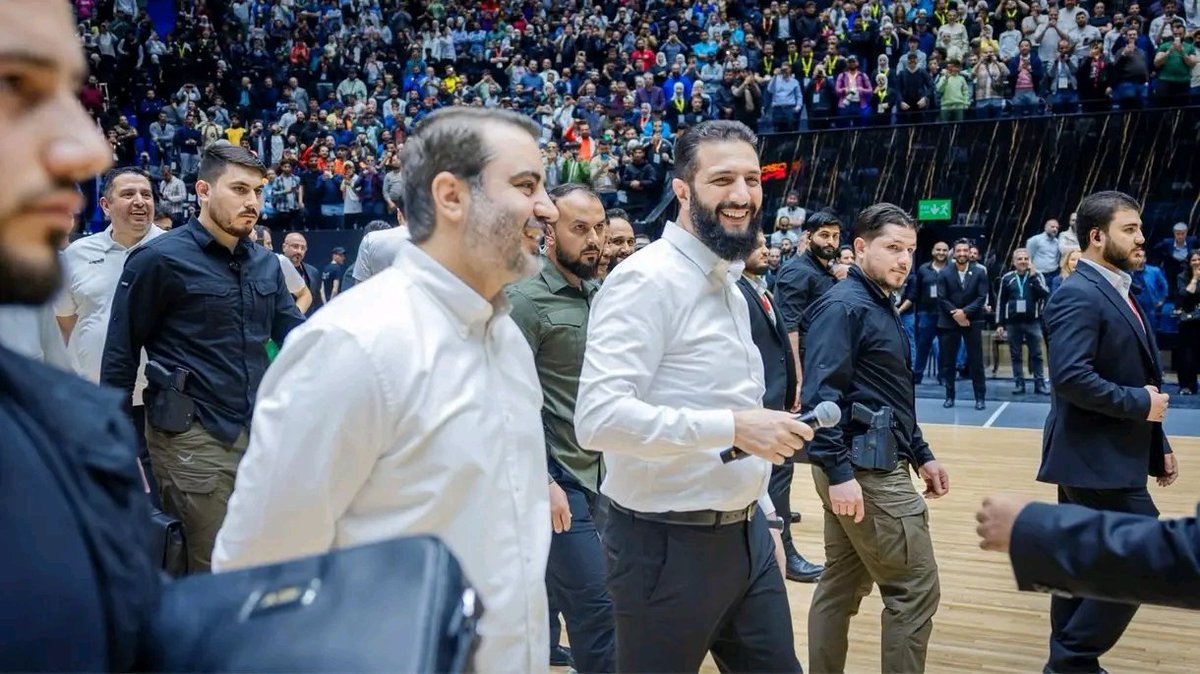 maryalbotros's tweet image. هي الصورة تفوز بأجمل صورة لفخامة الملك 💚
#AH_AlSharaa
#Syria