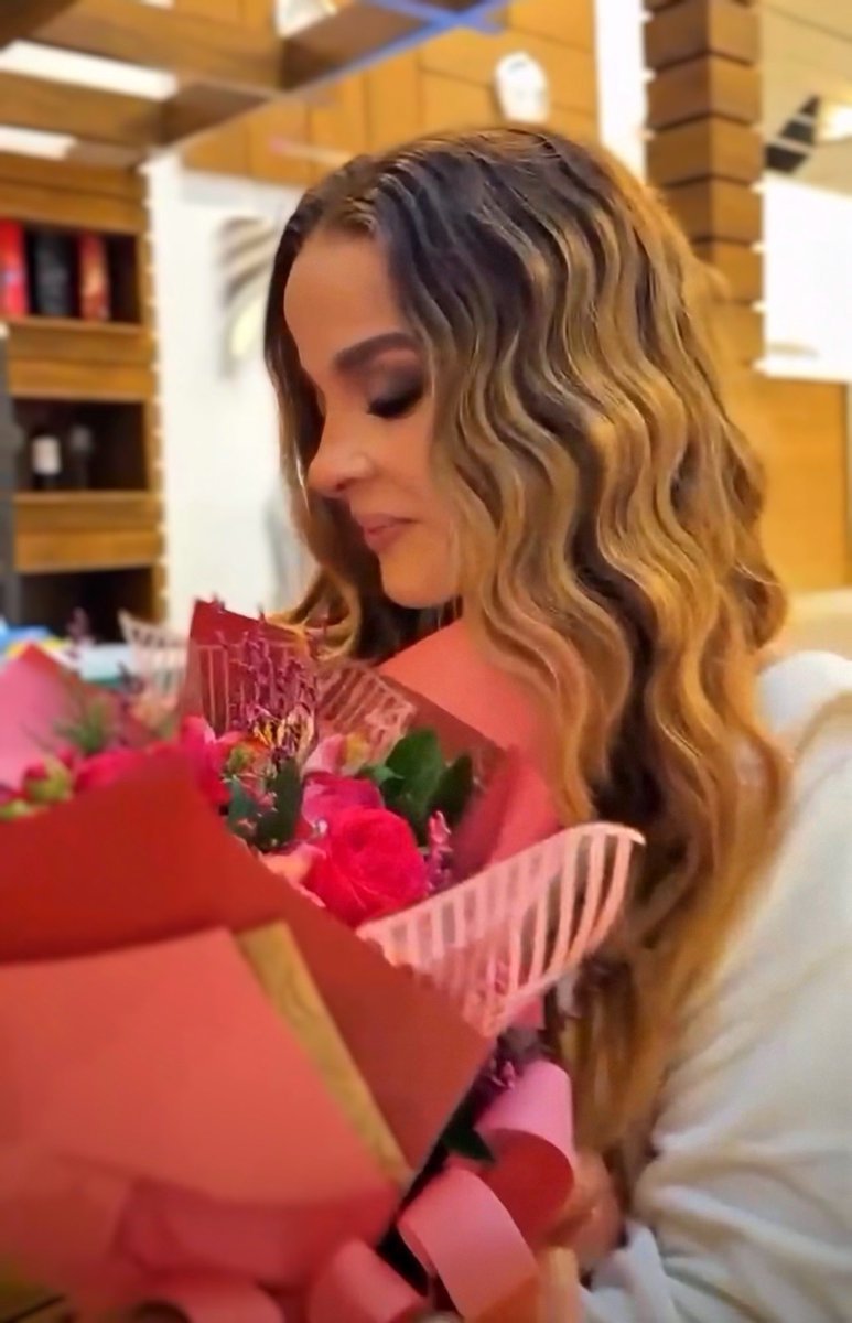 xjessicaruiva's tweet photo. Só hoje eu falei mais de 50 eu te amos pra ela
Eu falei que não tem mais ninguém no mundo, Que me congela, além dela, Só ela, ela! 🩷🌷 https://t.co/TlzOuQhwa2