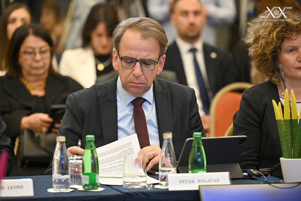 mju_RS's tweet photo. [MINISTRSKI VRH] Budva gosti Berlinski proces. 

V imenu Slovenije na srečanju sodeluje Peter Pogačar: »Izkušnje Slovenije krepijo sodelovanje z regijo.« 🤝

Več 👉https://t.co/DkWSfDpjMA https://t.co/Cr9yVlIBrD