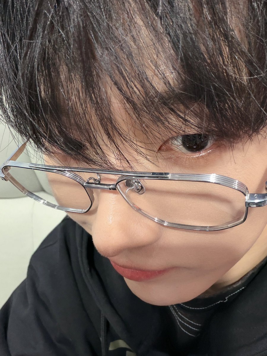 [#OX]

오랜만에 Radio’n Us 즐거웠다🫶

#OMEGA_X #오메가엑스
#재한 #JAEHAN