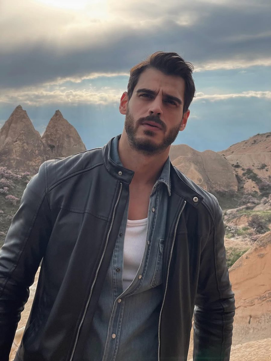 mariolcyrus's tweet image. Hasan Denizyaran #blackleatherjacket #leatherjacket #jacket #blackjacket #fetish #leatherjacketfetish #leather #leathermen #leatherman #instagram #men #clothes #menclothes