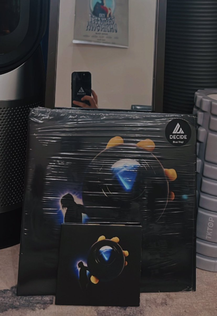 mei_hei33's tweet image. うちのDECIDEたち🫶🏻🪽
CDのフィルムについてたシールをiPhoneに貼って愛でております。国内版がコレクションに加わるん楽しみすぎるしほんまにほんまにDjoに会いたい🥺
#Djo #JoeKeery #DECIDE