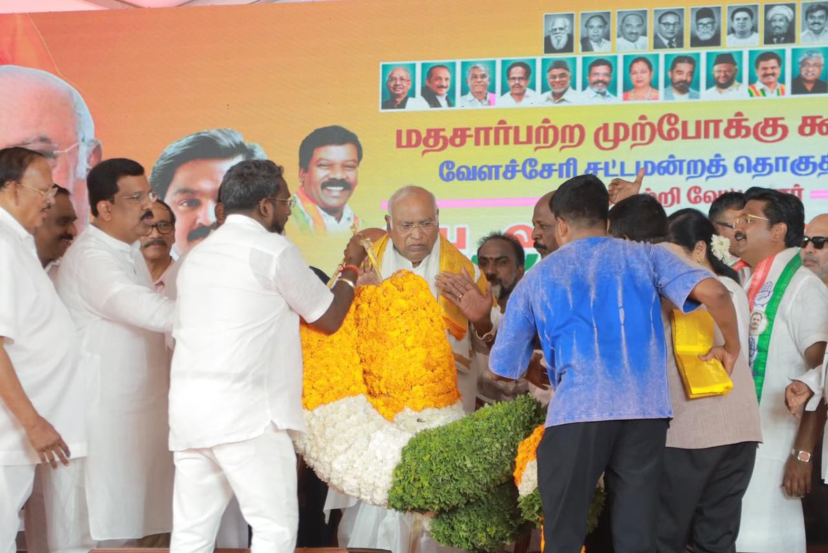 NasirHussainINC's tweet image. 21 April 2026 | 📍Velachery, Tamil Nadu

Alongside Congress President Shri Mallikarjun @kharge Ji and senior Congress leaders at the election campaign in Velachery, Tamil Nadu.

#Velachery #TamilNadu #ElectionCampaign #Congress #Democracy