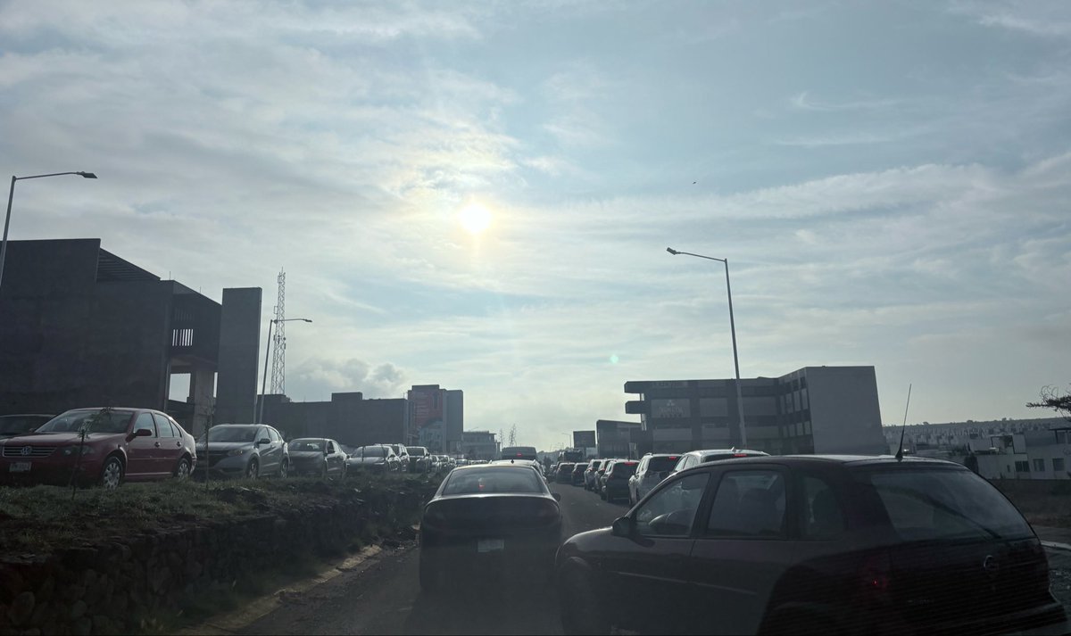 MrSerranito7's tweet photo. Ya me atore porque el inútil alcalde de #ElMarques @RodMonsalvoC aún no puede con la obra reportada hace 8 días después de vacaciones +30 desde que iniciaron. https://t.co/1qhtcDuCdh