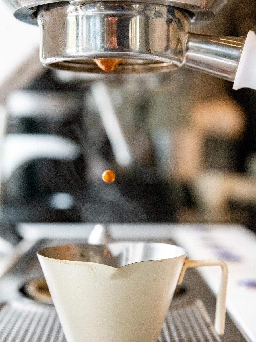 tylermoorexpzm's tweet image. ⠀ ⠀ ⠀
slow leaf🌿

#tokyo #coffee #latte #latteart #cafe