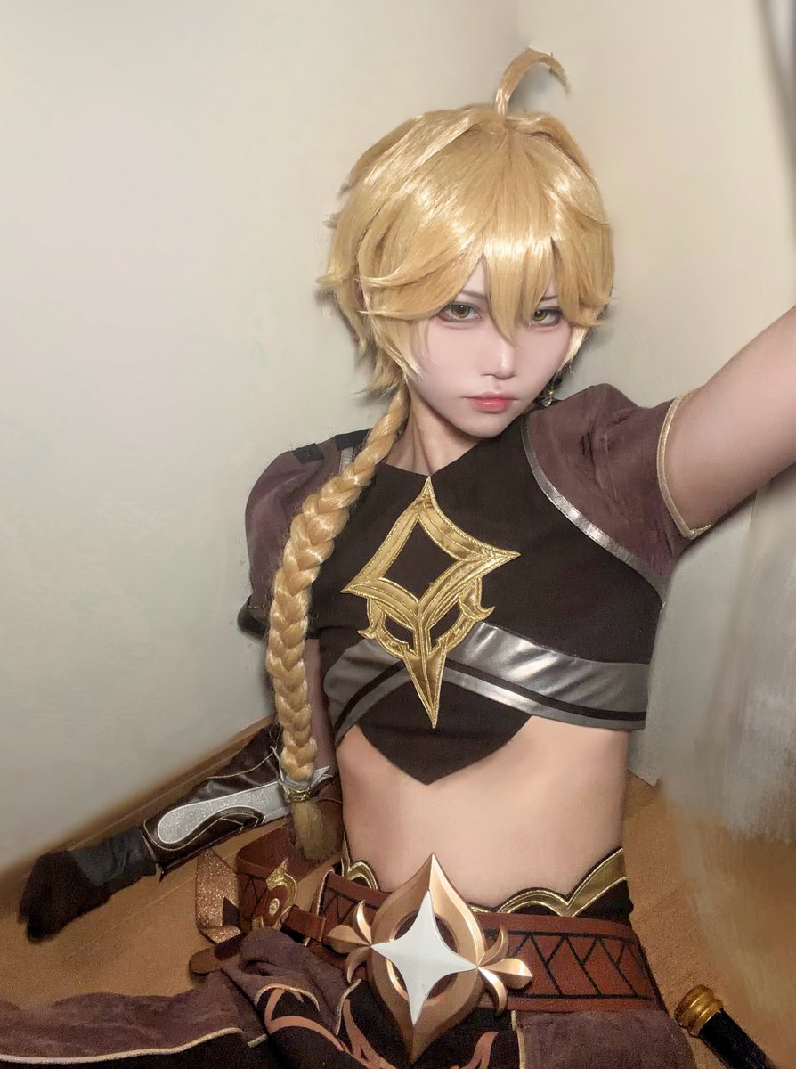 つきな tweet media