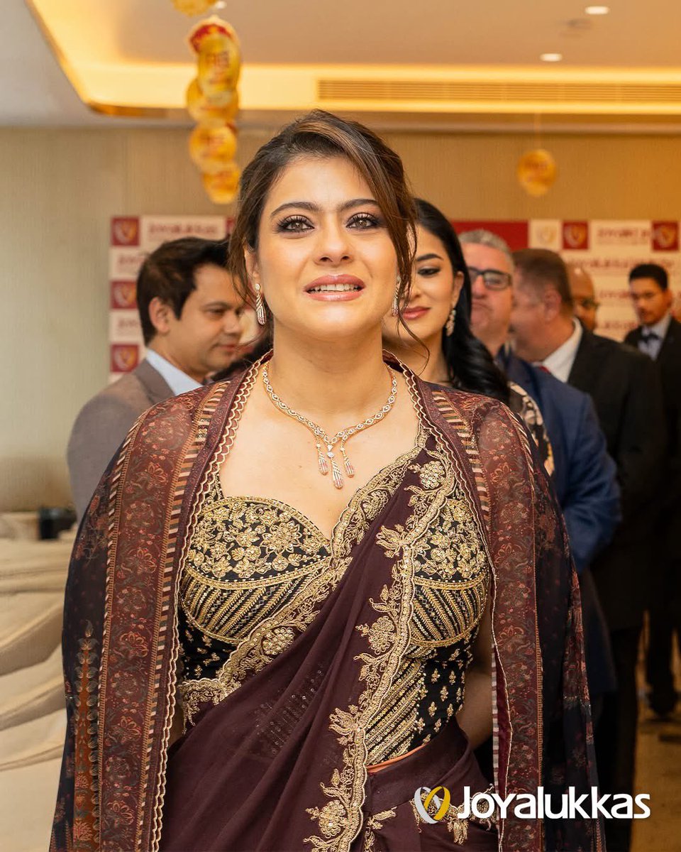 kajolarmy's tweet image. Shining brighter than the diamonds. My Queen @itsKajolD at the Joyalukkas Melbourne inauguration! I Love You Always #Kajol ✨🫶🌻

#kajolarmy #kajolnesia