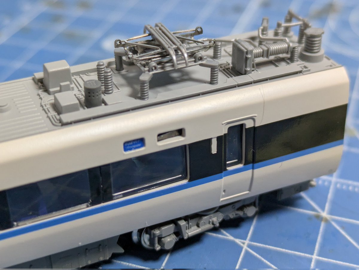 KATOの681系サンダーバード新塗装の整備始めたんだけど、今回やたらパーツ別取り付け多くない？
避雷器まで別取り付けになってたし、大抵印刷されてる号車も今回製品は印刷されてないので、なにもしないと空白できて間抜けになる
工場のパート足りないんか？