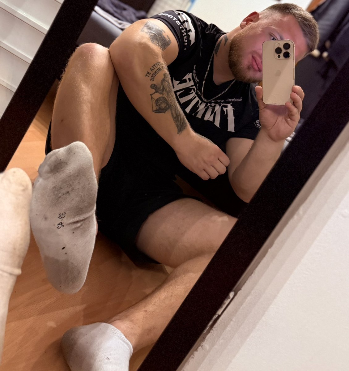 germanbull891's tweet image. Einmal tief einatmen und die Kontrolle verlieren 😈😈

#feetfetısh #findom #onlyfans #model #feetworshi̇p  #cashslave