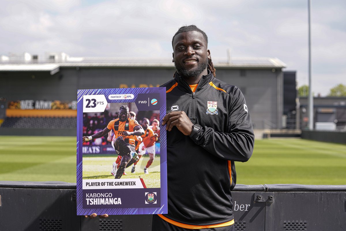 BarnetFC's tweet photo. Kabongo Tshimanga receiving his @FEFLOfficial Player of the Gameweek card for his brace against Fleetwood on Easter Monday! 🔥

#BarnetFC🐝 https://t.co/vjAahD9zov