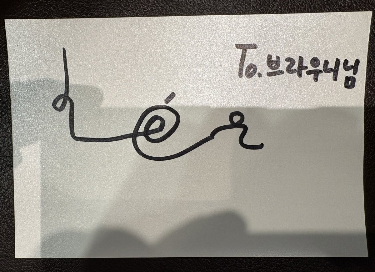 Oh my God Hyein new signature 😭💜