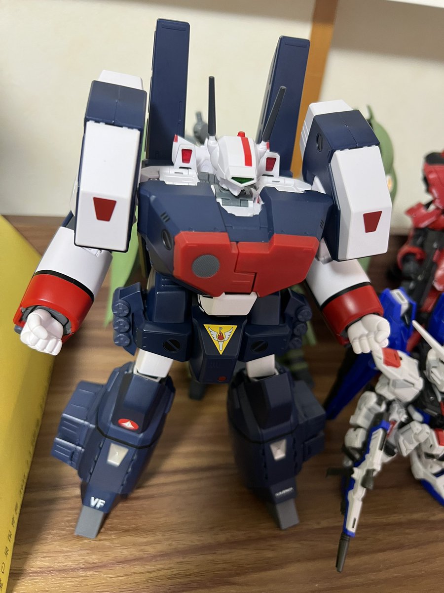 KanabonR's tweet photo. VF-1J アーマードバルキリー
それは
一家に一機あるべき存在…
DX超合金版も欲しいけど…高くてデカくて買えなかった… https://t.co/AXrCHFFCZp