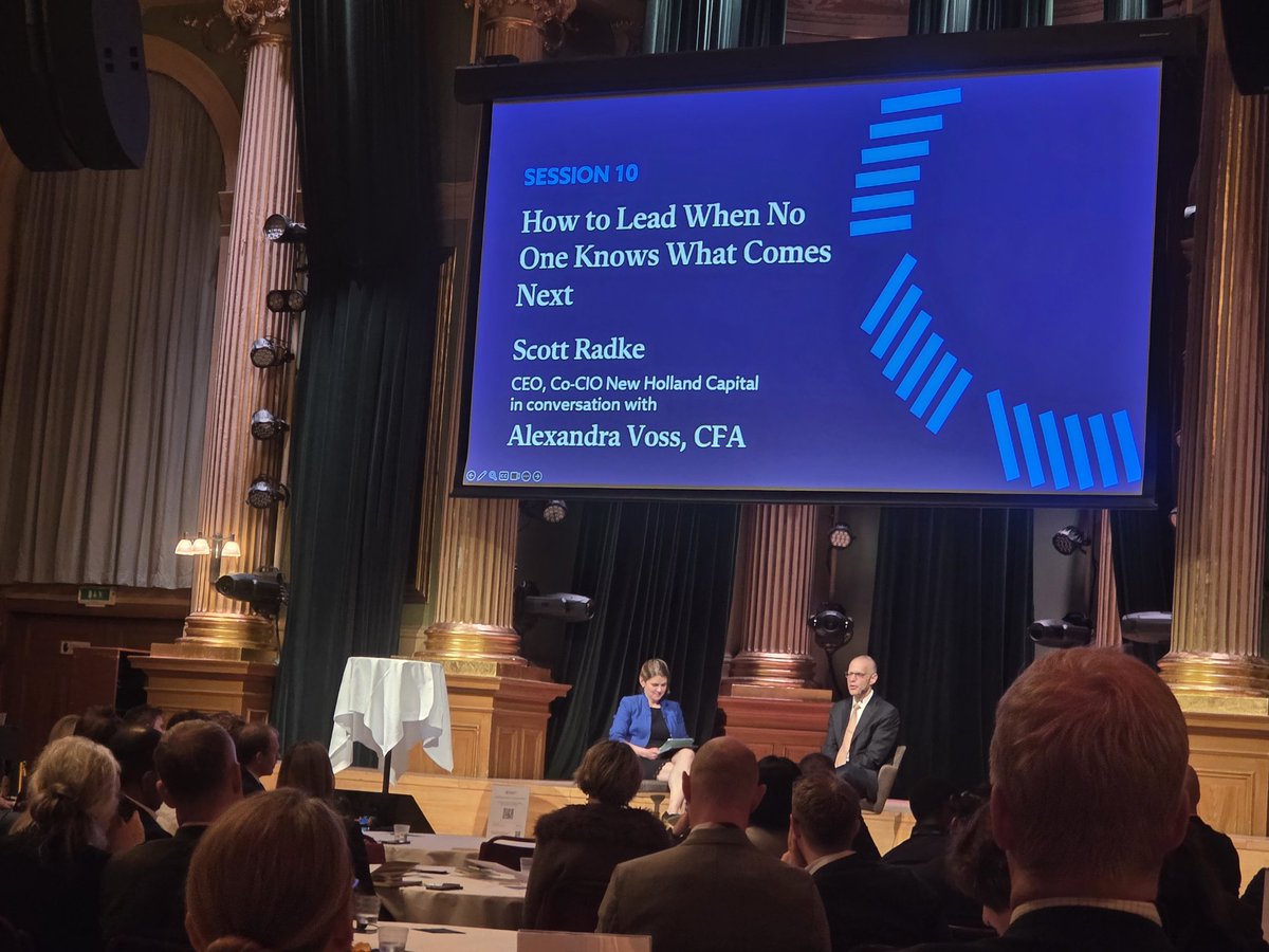 ekmokaya's tweet photo. 3 reflections from this speaker on leadership:

—If you want to be a good leader for others, you have to learn to take care of yourself
—Be willing to fail more and take more risks, because if you want to get better at skiing, you have to be falling.
—Spend time with family. https://t.co/dFpxxoAQbG