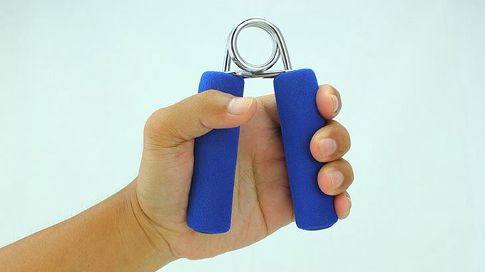 El sıkma egzersizi, düzenli uygulamada büyük tansiyonda ~5 mmHg, küçük tansiyonda ~3-4 mmHg azalma sağlıyor; etki özellikle hipertansiyonu olanlarda daha belirgin.
Haftada 2-3 gün, 2 dakikalık sıkma yeterli.