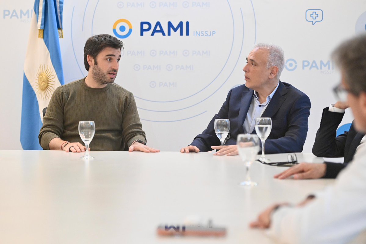 MÁS SALUD, MENOS TIEMPOS DE ESPERA PARA NUESTROS JUBILADOS

Junto a autoridades de <a href="/PAMI_org_ar/">PAMI - INSSJP</a>, avanzamos en un acuerdo para reconvertir el Hospital Margara de Trelew en un centro de atención prioritario para nuestros adultos mayores. 

Además, logramos también que el organismo