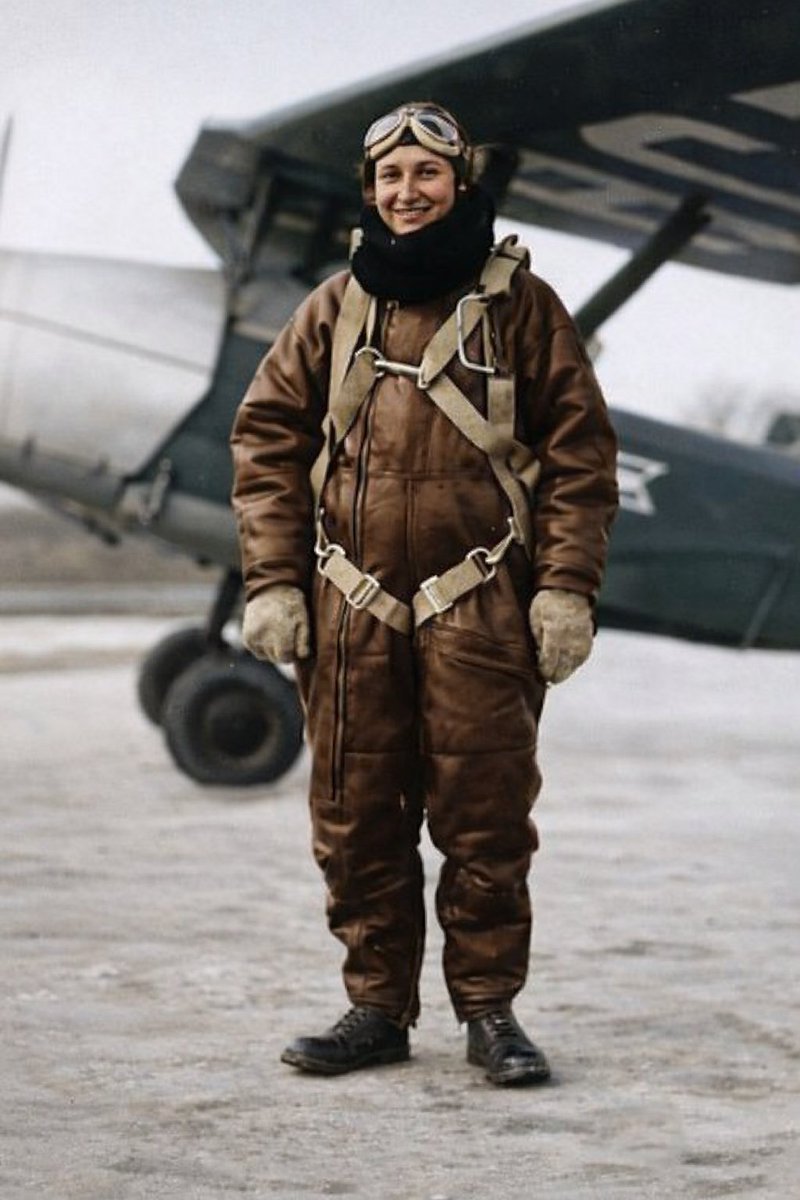 ipngovpl_eng's tweet photo. #OTD 118 years ago, Janina Lewandowska was born. A pilot and parachutist, she pursued aviation from a young age, joining the Poznań Aero Club as a teenager.

By 1937, she was flying aircraft, and at just 20 years old, she became one of the first women in Europe to parachute from over 5,000 meters.

In August 1939, she was drafted into the Polish Air Force. On September 22, she was captured by Soviet forces and imprisoned in the Kozielsk POW camp.

In April 1940, she was murdered by NKVD in the Katyń Massacre. She was the only woman among its victims.