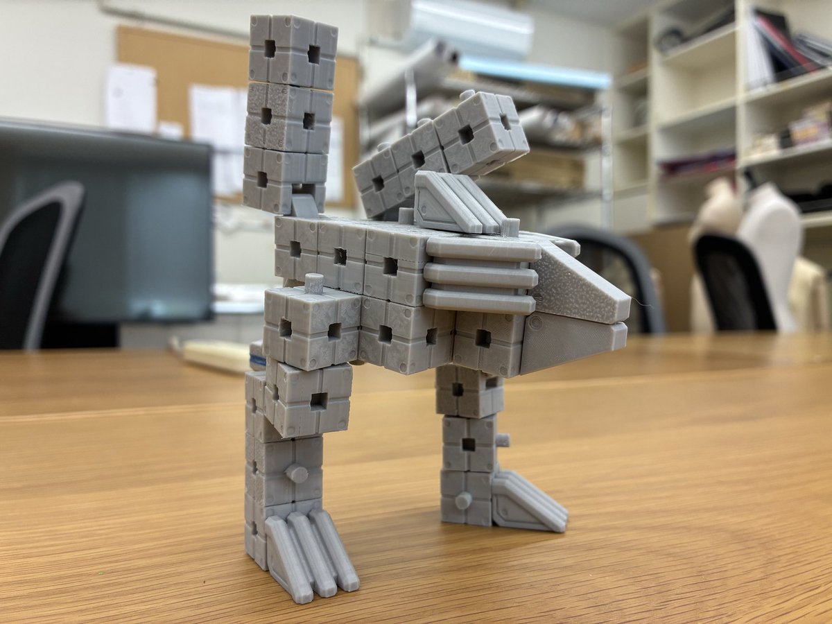 Sisenhurtwotwo's tweet image. 以前3Dプリンターで自作したブロックです。改善点は多々あるけど構造は傑作だと思う！

キューブと関節、ちょっとした装飾でロボット、重機、メタルでギアなやつ！けっこう作れてめっちゃ動く！

#メカ #mecha #fusion #オリメカ #メカデザイン