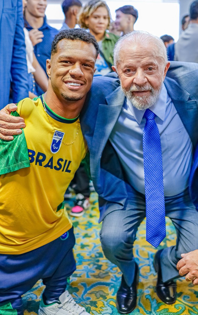 Bom dia, Brasil 🇧🇷

Parabéns ao Gabriel Araújo, campeão do Laureus como melhor atleta com deficiência! 🏊‍♂️

Destaque também para Rayssa Leal, Yago Dora e João Fonseca. Orgulho do esporte brasileiro!