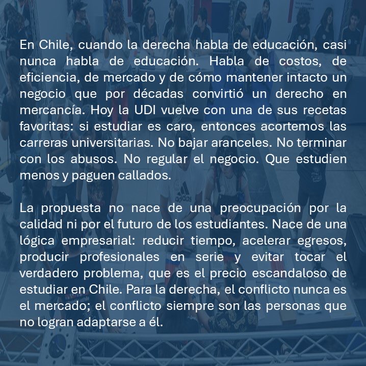 RAguilarCub's tweet photo. Columna de opinión: “La UDI quiere ignorantes rápidos y títulos caros”. La UDI propone acortar carreras como si el problema fuera estudiar y no el costo de la educación. En vez de bajar aranceles, ofrecen títulos exprés. Menos años, misma deuda. #UDI #Chile https://t.co/yNJITxTBqx