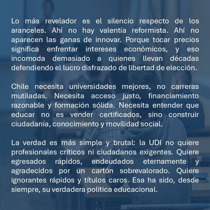 RAguilarCub's tweet photo. Columna de opinión: “La UDI quiere ignorantes rápidos y títulos caros”. La UDI propone acortar carreras como si el problema fuera estudiar y no el costo de la educación. En vez de bajar aranceles, ofrecen títulos exprés. Menos años, misma deuda. #UDI #Chile https://t.co/yNJITxTBqx