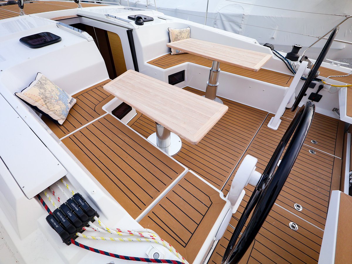 McMichaelYards's tweet image. AVAILABLE NOW
The Hanse 410 is a family cruiser designed for modern sailing. Bright three-stateroom, two-head layout with a well-appointed galley and inviting salon offers a comfortable, stylish retreat.
hubs.ly/Q04cTztp0
#hanseyachts #boating #sailing #boatsforsale