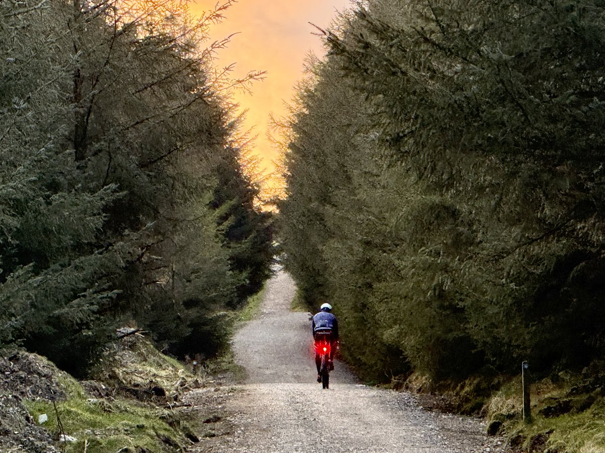 SavetheHellfire's tweet image. The early rider on the trail #sunrise #tuesday #cycling