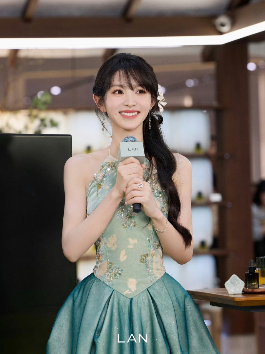 Her name is “Tian Xiwei“ 🤍

#TianXiwei #田曦薇