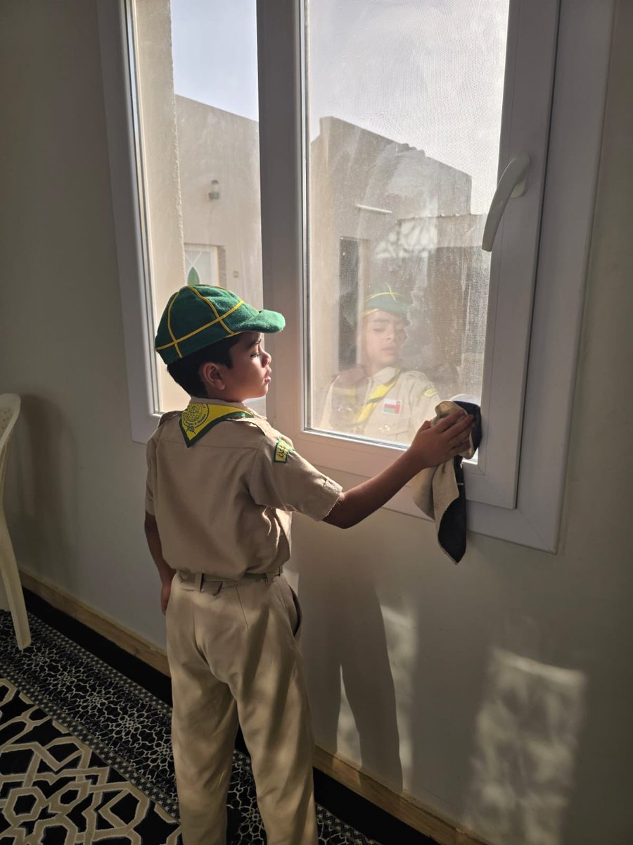 altomah_school's tweet photo. قدم بعض أعضاء وحدة الطموح خدمة عامة خارج المدرسة و قاموا بتنظيف مسجد عبدالرحمن بن عوف. https://t.co/y2jz3YQmZr