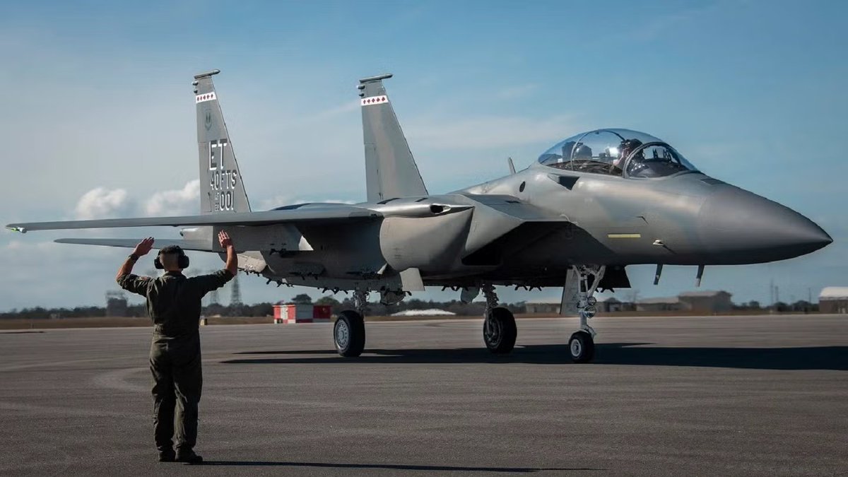 THEEURASIATIMES's tweet photo. F-15EX vs Rafale for 🇮🇳India?

1⃣Is the US soft-pitching F-15 EX jets to the Indian Air Force? 

2⃣With no source code for Rafale jets, is @IAF_MCC exploring options?

3⃣ What about stealth jets that India really needs? Not much is happening with the F-35 and the Su-57!

The ACM’s familiarisation sortie in a Boeing F-15EX Eagle II fighter jet was likely intended to soften any IAF resistance to the purchase of the F-15EX and its weapon systems.

@vkthakur decodes
⏭️STORY: https://t.co/acryc1uRiP