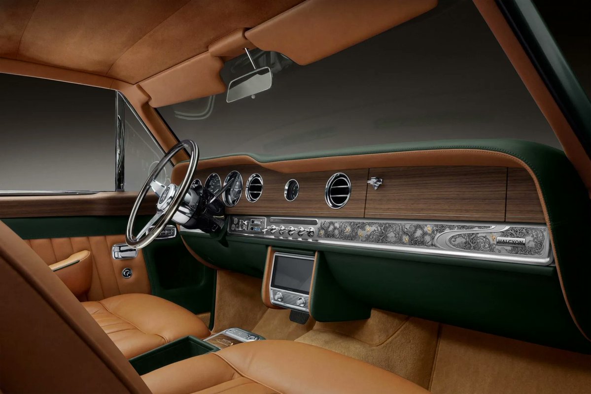 MadridMotorS's tweet image. (2/2) Old Rolls Royce Corniche by Halcyon el carrocero britanico...exquisito manteniendo el diseño antiguo pero modernizado con algunos detalles #rollsroyce #corniche #luxurycars #FelizMartes #FelizMartesATodos
