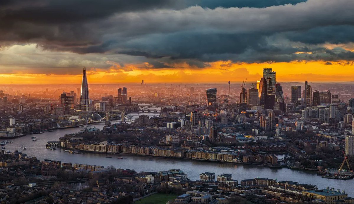 PWHayward's tweet image. We’re living through problems, but also through the most advanced, safe and prosperous period in human history.

So why does it feel like decline?

Because we experience crises in high definition - and the past in silhouette.

therealistandtheutopian.substack.com/p/the-arc-and-…

#Politics #Society