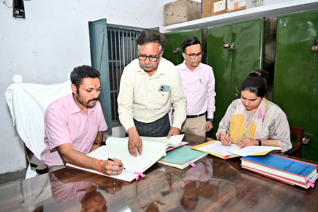 DM Bulandshahr tweet media