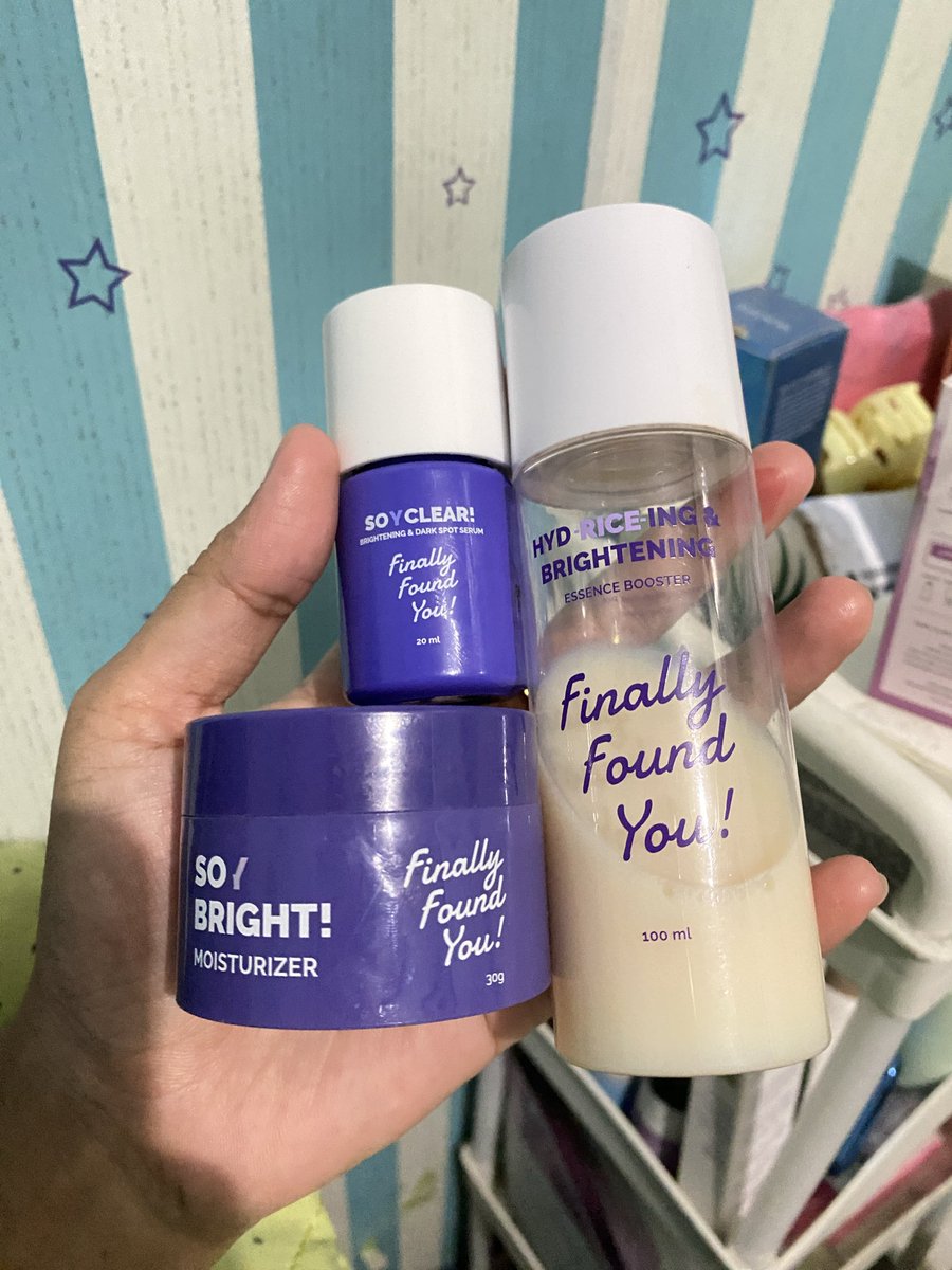 itsmatchabub's tweet photo. 3 combo yang bikin mu ka aku jadi ga kusem lagi, jujur untuk kulit aku yg sensitive suka timbul jerawat on off tapi coba rutinin pas ke ini, muka aku sekarang jadi lebih cerah dan ga kusem lagi https://t.co/wrWYNZA5W7