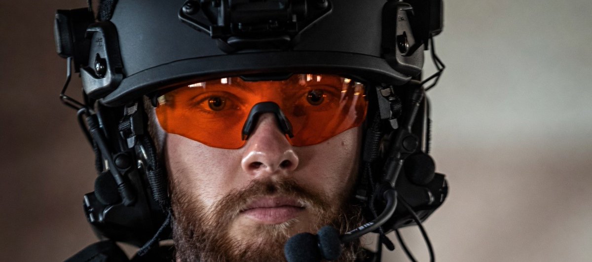TheatrumBelli's tweet photo. .#BolléSafety lance #ProLaser, une #technologie de verres de #protection contre les menaces #laser.
---
Installé à Oyonnax, le fabricant français d’équipements de protection individuelle (EPI) spécialisé dans la protection oculaire, annonce le lancement de ProLaser, une nouvelle technologie de verres destinée aux professionnels de la #défense et de la #sécurité. Cette gamme fait suite au lancement de #MY6, la #lunette balistique de la marque, commercialisée l’année précédente.
---
Plus d'info sur #TheatrumBelli : https://t.co/g2YE3I2FUn