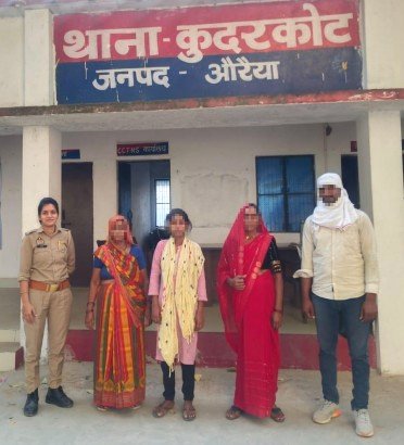 auraiyapolice's tweet image. #Goodwork
पुलिस अधीक्षक औरैया के निर्देशन चलाए जा रहे “ऑपरेशन मुस्कान अभियान के तहत” आज दिनाँक 21.04.2026 को  थाना कुदरकोट पुलिस टीम द्वारा 16 वर्षीय गुमशुदा बालिका खोजकर  उसके परिवारीजनों से मिलाया । परिवारीजन व स्थानीय लोगो द्वारा पुलिस के इस कार्य की भूरि-भूरि प्रशंसा की गयी।