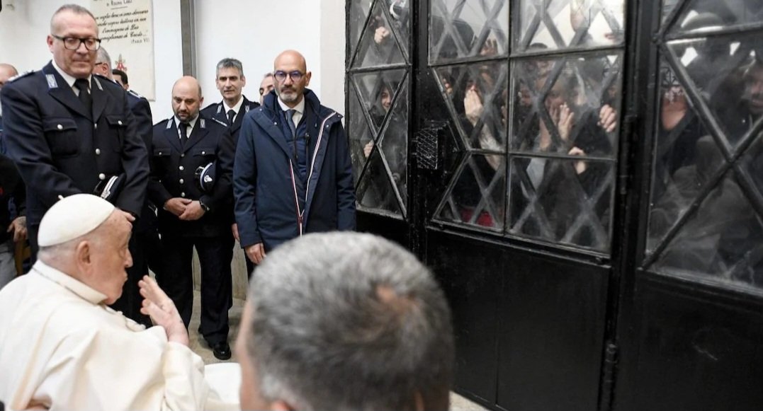 Lacasespoglia's tweet image. Manca ai Cattolici, ai Cristiani, agli atei. #PapaFrancesco manca all'Umanità affamata di #Pace, assetata di #Speranza, sempre più nuda, priva di  quella #Carità che dovrebbe rendere più lieve a tutti e a ciascuno il pellegrinaggio su questa Terra.
#21Aprile