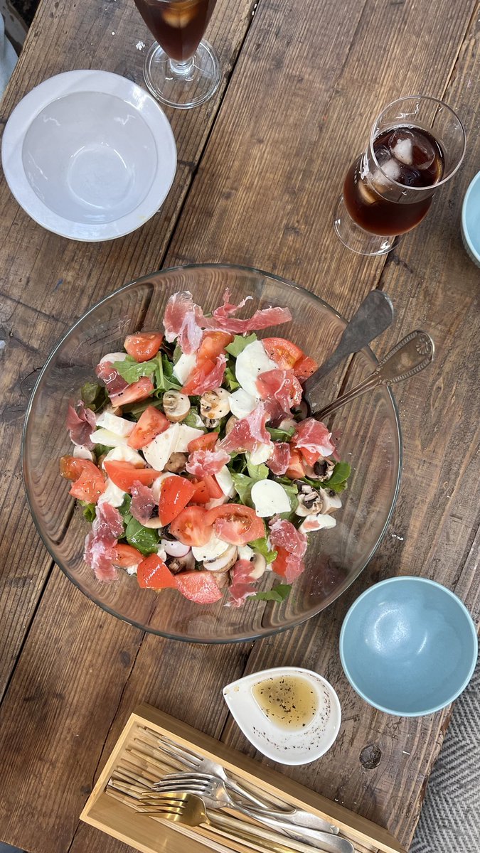 akinamickey's tweet photo. 最近の #ナミキ食堂 🍽️
お世話になった方々を招いてランチパーティーの日。いただいたブルトンヌの焼き菓子も最高に美味しかった…🤤💕 https://t.co/GAagx137x7