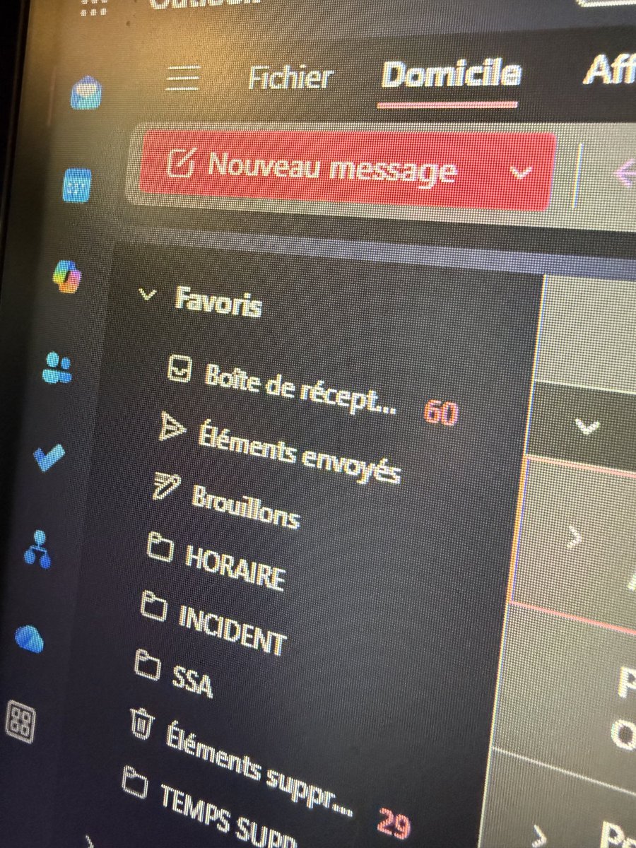 NancyGeoffroy's tweet photo. 24h entre ces 2 photos.
Kill me please. 🥲 https://t.co/oKgvbbUen3