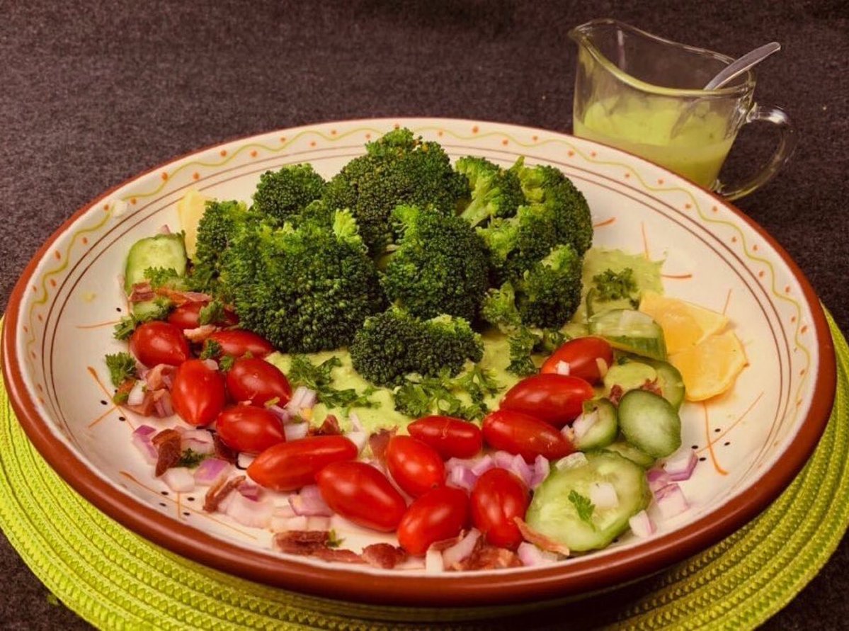 GGoodtaste's tweet image. Hello #FairyTaleTuesday Food Edition! 🌿 Gaia, the goddess who is the Earth herself, giving birth to all life in ancient tales. Celebrate with this Green Goddess Avocado Dressing: creamy yogurt with fresh herbs served with broccoli (aka little green trees)!
#recipe ⬇️ #EarthDay