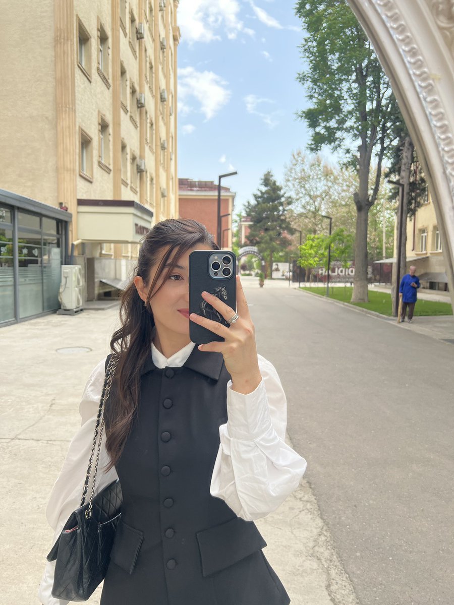 🤍 tweet media