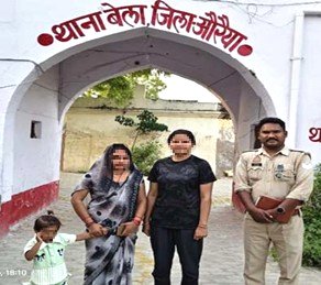 auraiyapolice's tweet image. #Goodwork
पुलिस अधीक्षक औरैया के निर्देशन चलाए जा रहे “ऑपरेशन मुस्कान अभियान के तहत” आज दिनाँक 21.04.2026 को  थाना बेला  पुलिस टीम द्वारा 03 वर्षीय गुमशुदा बालिका खोजकर  उसके परिवारीजनों से मिलाया । परिवारीजन व स्थानीय लोगो द्वारा पुलिस के इस कार्य की भूरि-भूरि प्रशंसा की गयी।
